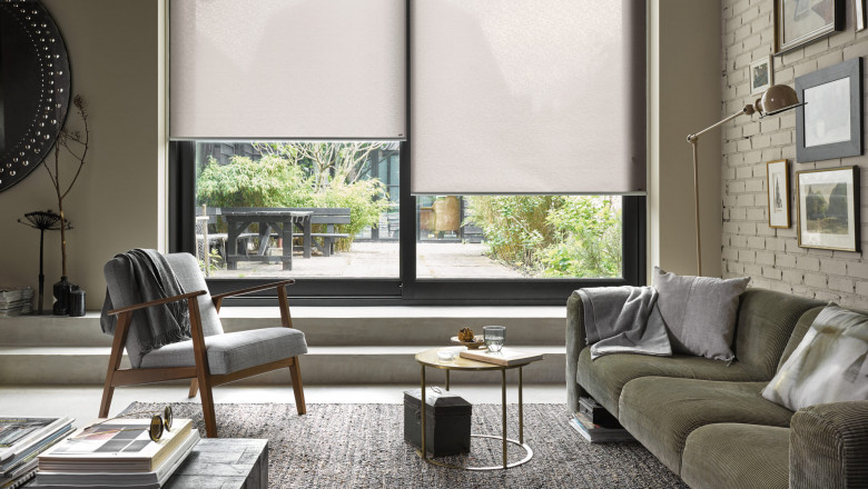 Custom Office Roller Blinds in Dubai – Perfect Fit for Your Workspace