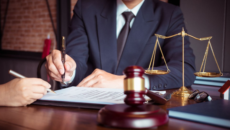 Commercial Lawyer Jobs in the UK: A Guide