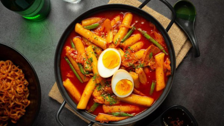 How to Prepare Korea's Favourite Fast Food for Home: The Tteokbokki Recipe