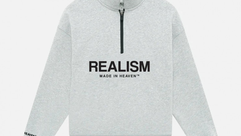 Realism Hoodie Presence. Focus. Personal Style—Without Excess.