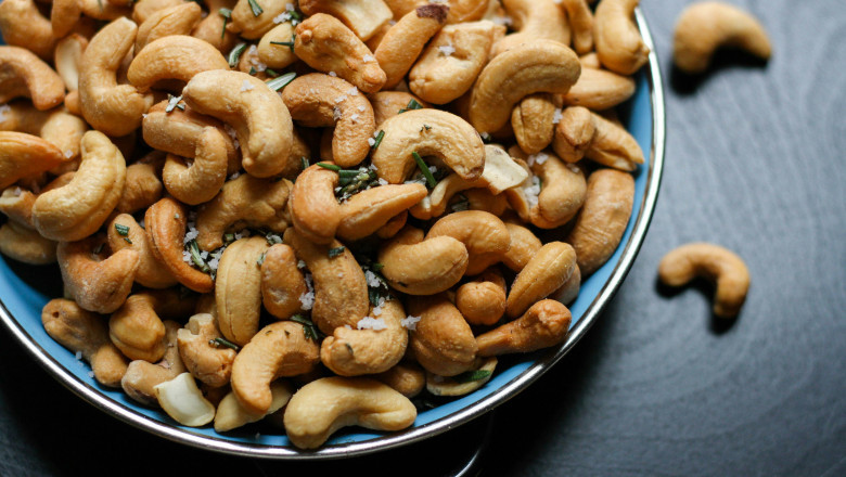 Is Buying Nuts in Bulk Worth It? A Deep Dive into Nuts Price in Pakistan